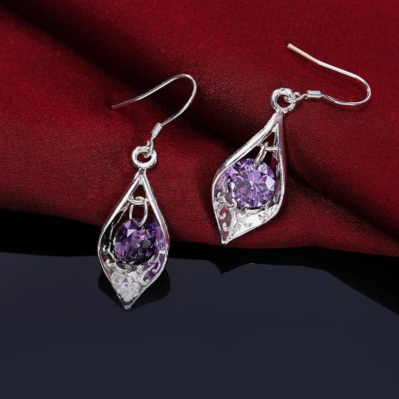 Beautiful .925 Sterling Silver and Garnet Drop Earrings  " Hypoallergenic " - Picture 7 of 7